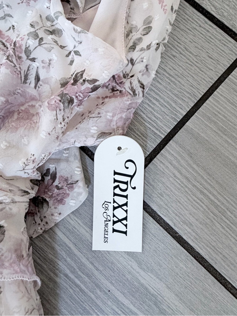 Trixxi Floral Maxi Dress in Blush and Cream - Picture 4 of 6